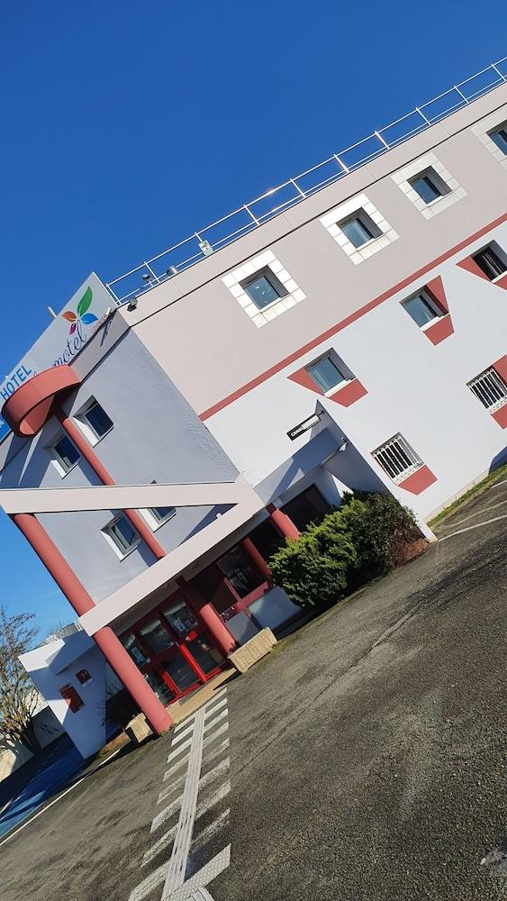 Welcomotel Coignieres Exterior photo
