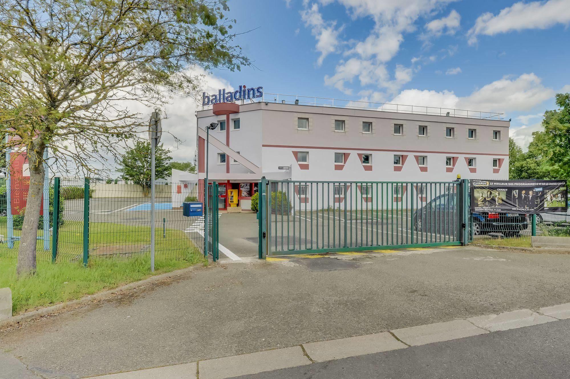 Welcomotel Coignieres Exterior photo